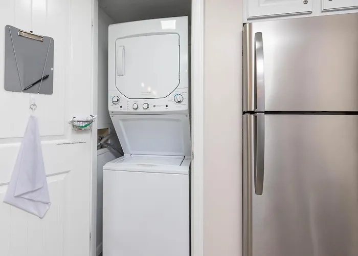 Apartment Surf & Racquet 614a