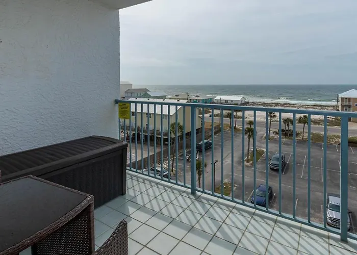 Apartment Surf & Racquet 614a